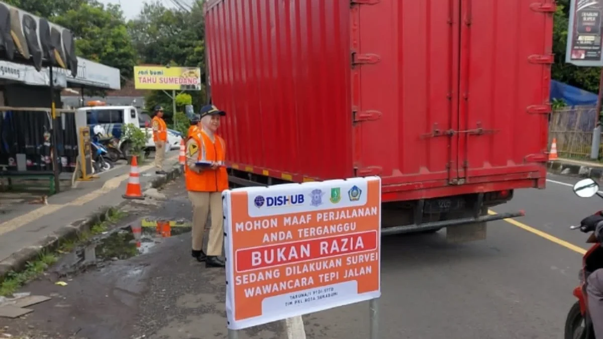 Dishub Kota Sukabumi dan Taruna PTDI-STTD serta Satlantas Polres Sukabumi Kota melaksanakan survei road side
