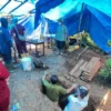 Tim Dokkes Polda Jabar membantu proses ekshumasi jasad seorang bocah