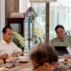 Menteri Koordinator Bidang Perekonomian Airlangga Hartarto memimpin rapat terbatas