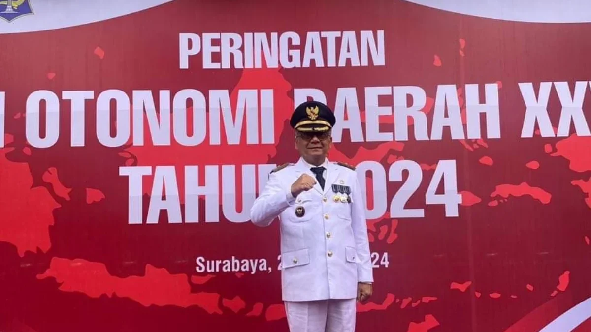 Wakil Bupati Sukabumi, Iyos Somantri berpose