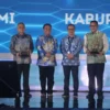 Wakil Bupati Sukabumi Iyos Somantri menerima penghargaan Pembangunan Daerah (PPD)