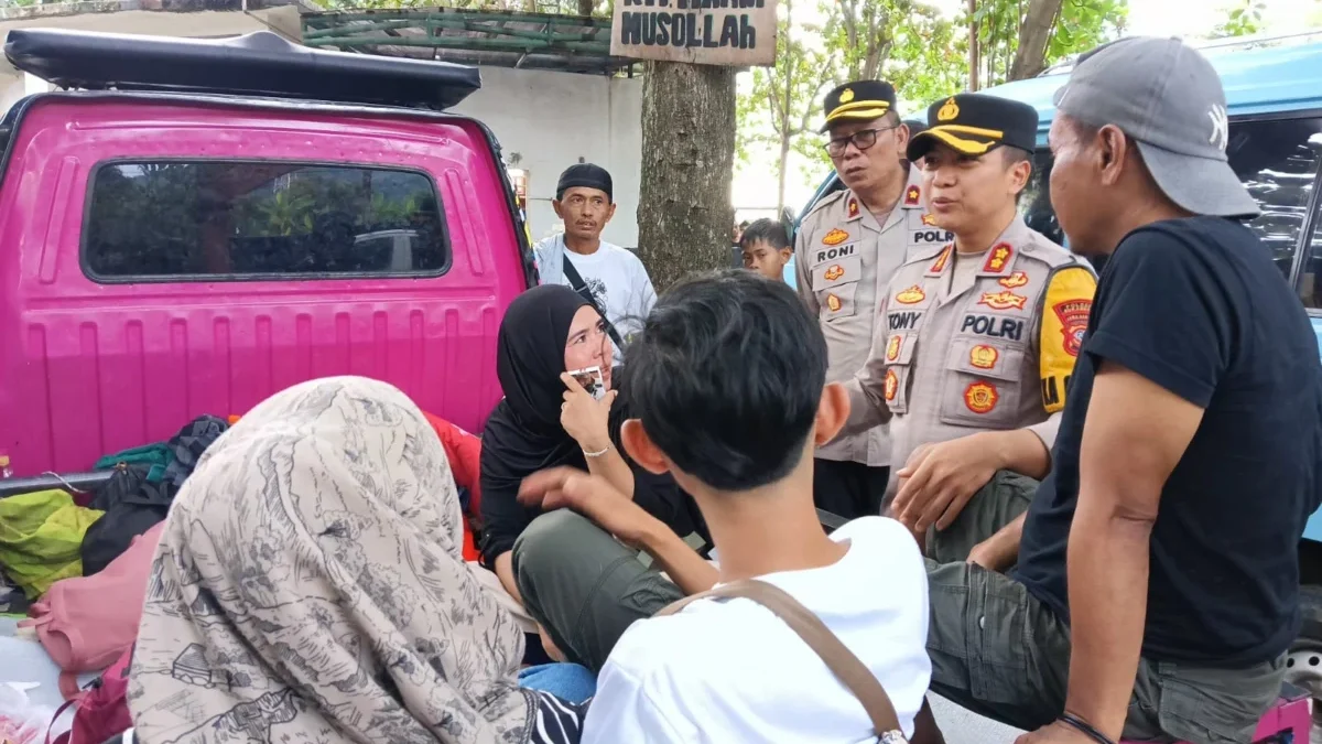 Kapolres Sukabumi AKBP Tony Prasetyo memberikan imbuan kepada para wisatawan