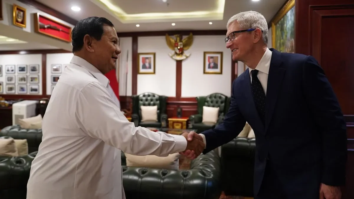 Menteri Pertahanan RI Prabowo Subianto (kiri) bertemu dengan CEO Apple Tim Cook (kanan)
