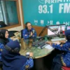 Kepala Disdukcapil Kota Sukabumi Kardina Karsoedi mengikuti talk show